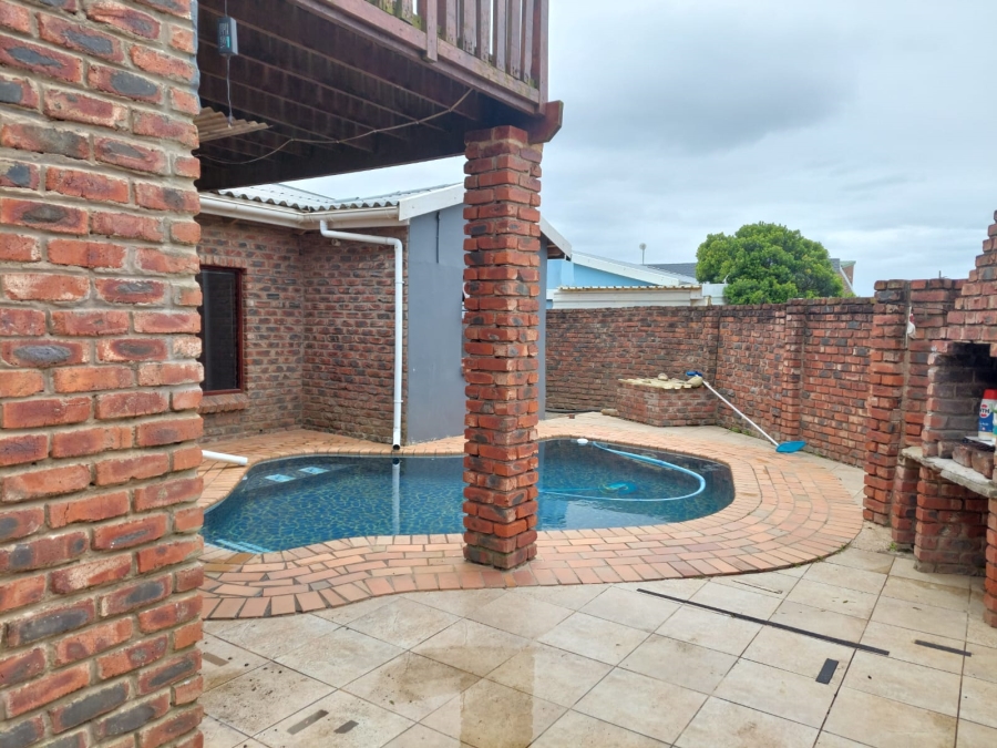 4 Bedroom Property for Sale in Seavale Eastern Cape